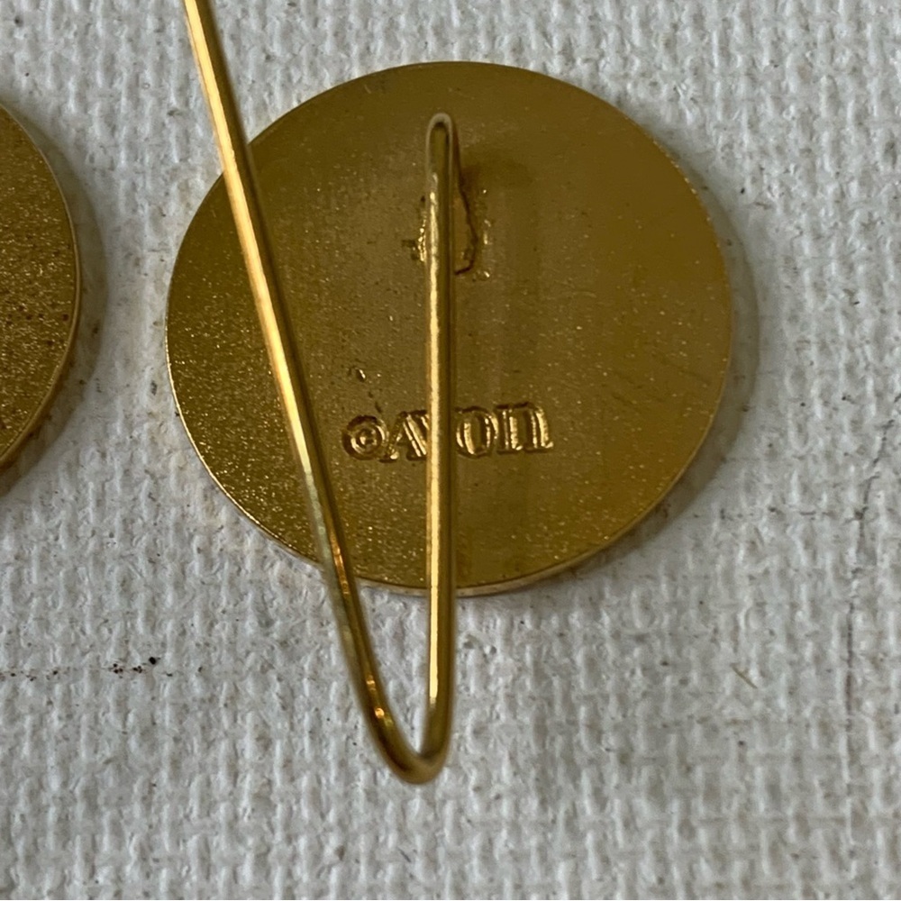 2 Vintage Avon The Presidents Club Lapel Pins 1980s Seller Award Gold Toned Pair - Picture 6 of 9
